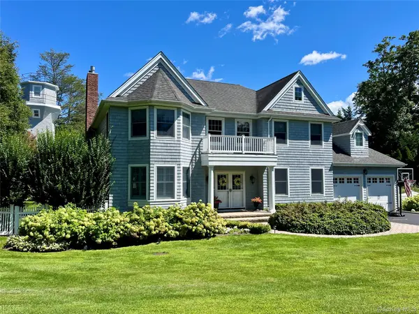 3 Wyona CT, Huntington, NY 11743