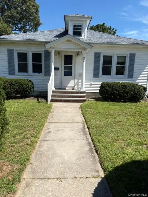 424 Sweezy AVE, Riverhead, NY 11901