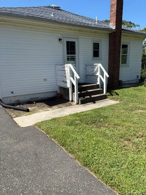 424 Sweezy AVE, Riverhead, NY 11901