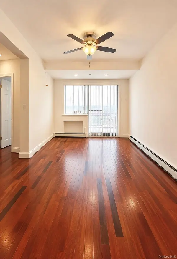 4105 College Point BLVD #2D, Flushing, NY 11355
