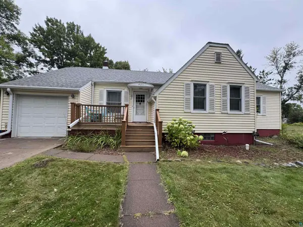 421 1st St, Moose Lake, MN 55767