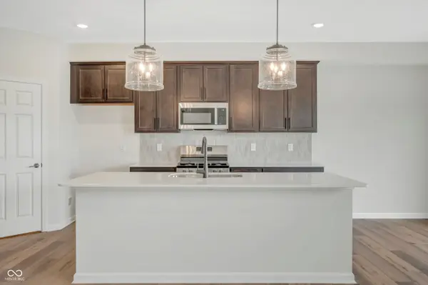 11282 Hobbsbrook DR, Noblesville, IN 46060