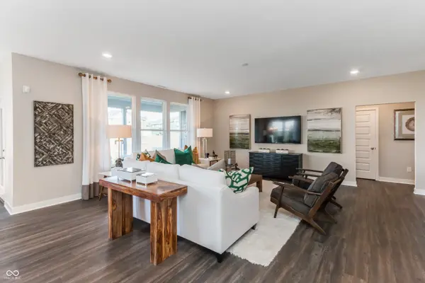 9347 Devonshire WAY, Mccordsville, IN 46055
