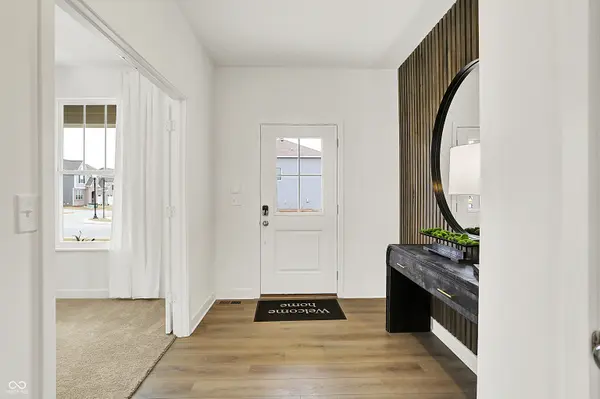2423 Red Squirrel WAY, Zionsville, IN 46077