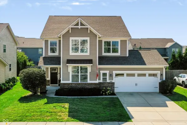 7808 Hedgehop DR, Zionsville, IN 46077