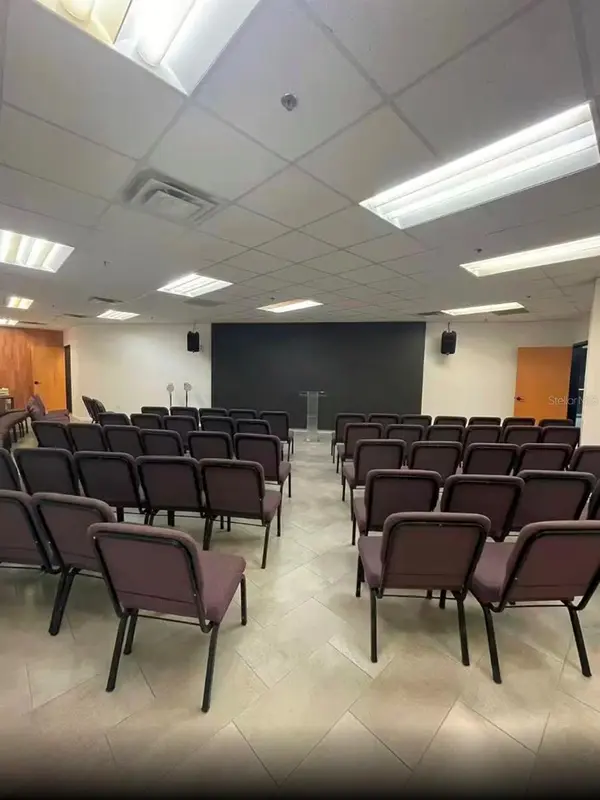 7075 KINGSPOINTE Pkwy #9, Orlando, FL 32819