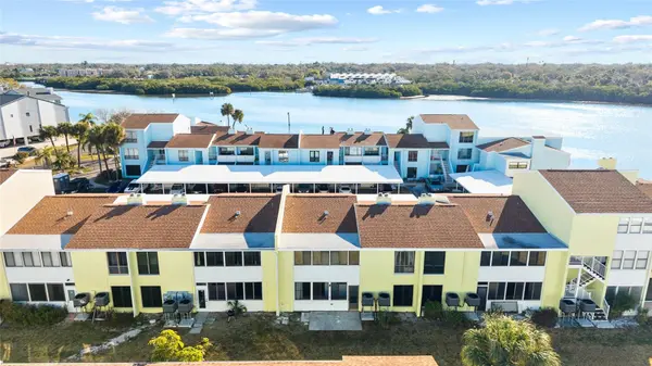 1 WINDRUSH BLVD #21, Indian Rocks Beach, FL 33785