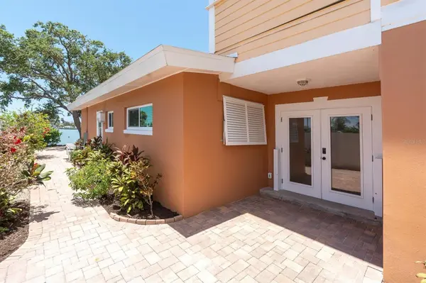 16102 4TH ST E, Redington Beach, FL 33708