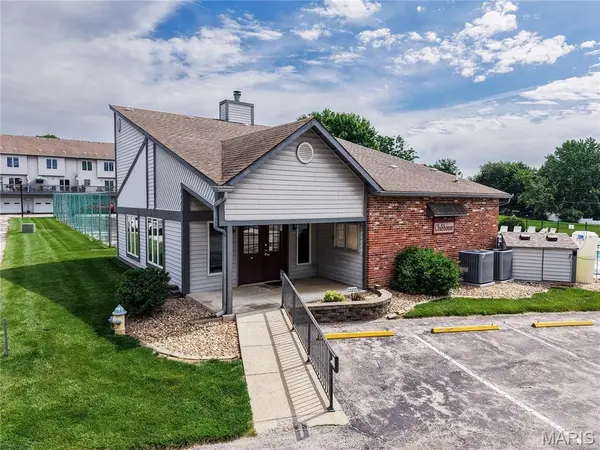 4207 Sherman Park DR #14G, St Charles, MO 63303