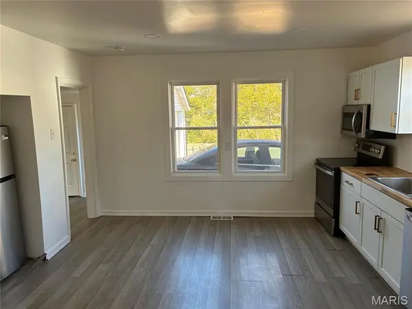 301 Day DR, Ferguson, MO 63135