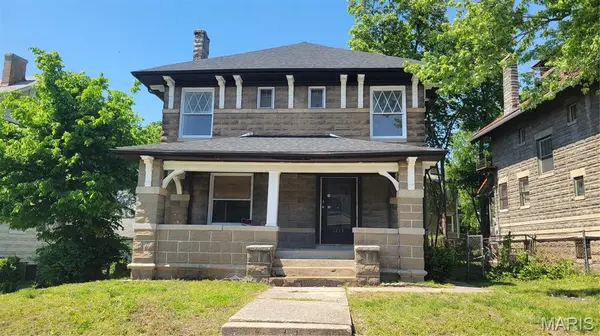 1215 Oakley PL, St Louis, MO 63112