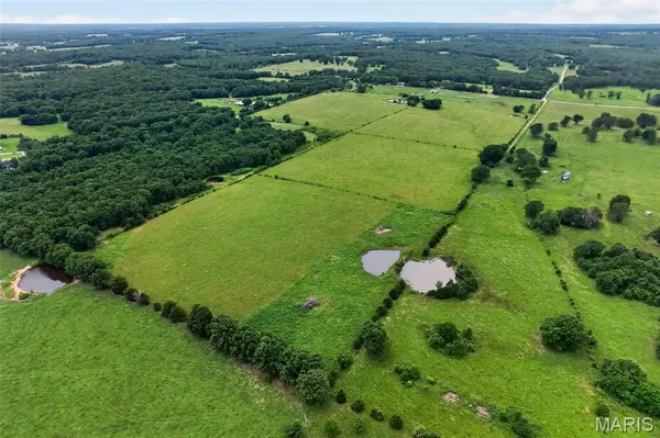 1044 Pritchett RD, Stoutland, MO 65567