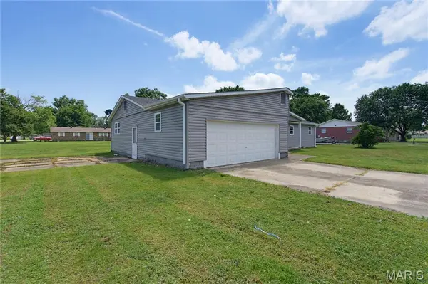 206 County Road 560, Poplar Bluff, MO 63901