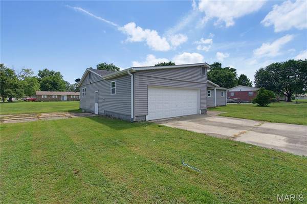 206 County Road 560, Poplar Bluff, MO 63901