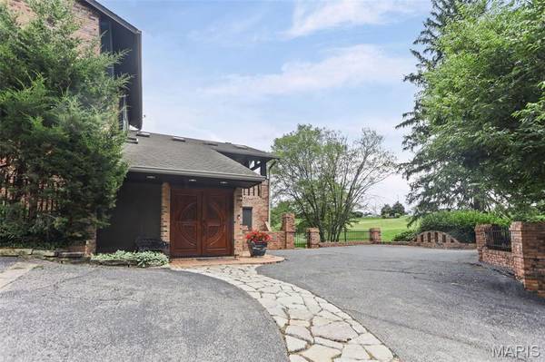 1 Saint Andrews DR, Belleville, IL 62223