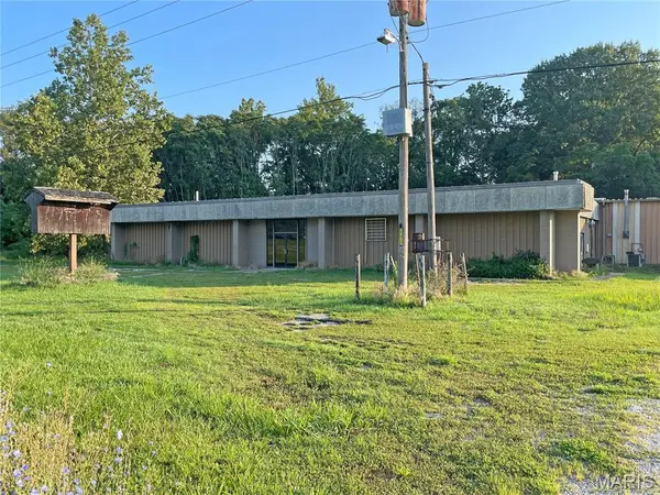 1252 Lehman DR, Chester, IL 62233