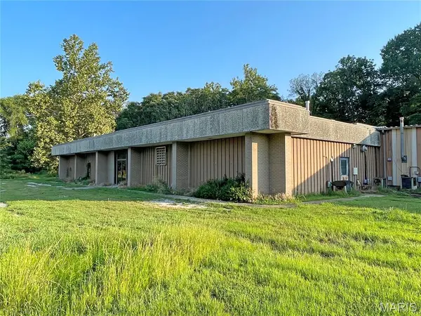 1252 Lehman DR, Chester, IL 62233