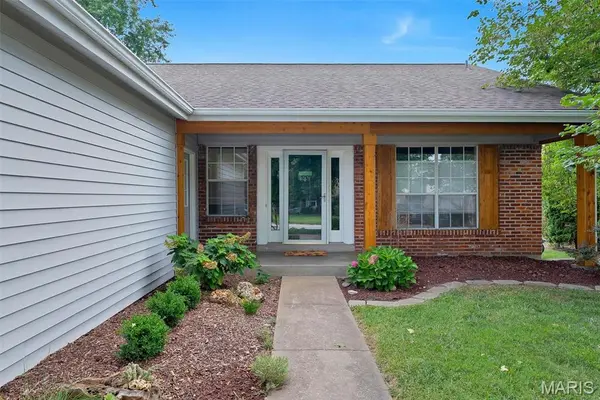 2 Shadowood CT, St Peters, MO 63376