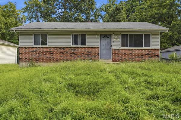 210 Connolly DR, St Louis, MO 63135