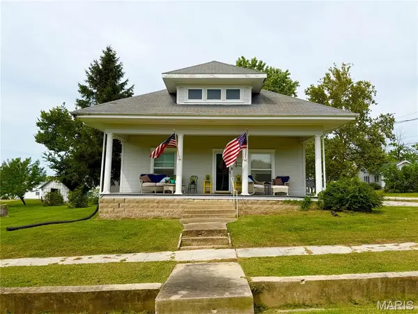 409 E Salling ST, Perry, MO 63462