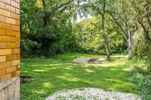 345 E Springfield AVE, St Clair, MO 63077