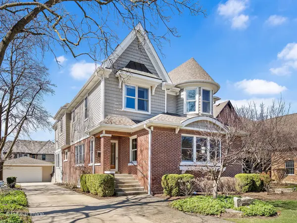652 S Fairview AVE, Elmhurst, IL 60126