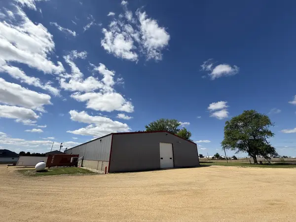 2417 260th AVE, De Witt, IA 52742