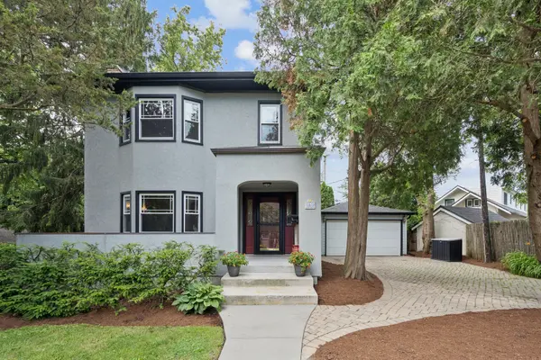 565 Ryan PL, Lake Forest, IL 60045