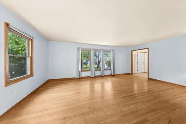 6N115 Riverside DR, St. Charles, IL 60174