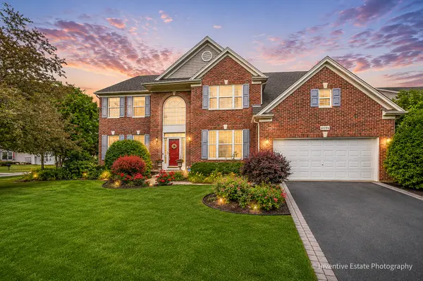 6096 Russell DR, Hoffman Estates, IL 60192