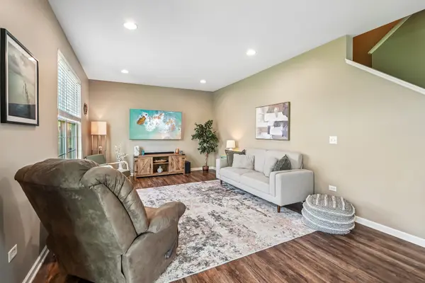 1716 Wentworth DR, Volo, IL 60020