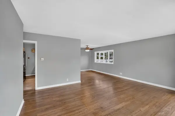 18516 Riegel RD, Homewood, IL 60430