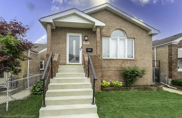 3525 N Pioneer AVE, Chicago, IL 60634