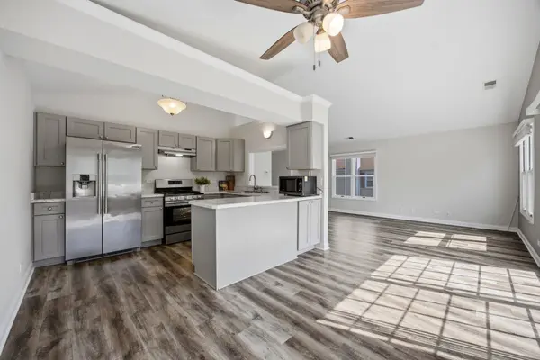 1661 Vermont DR #A, Elk Grove Village, IL 60007
