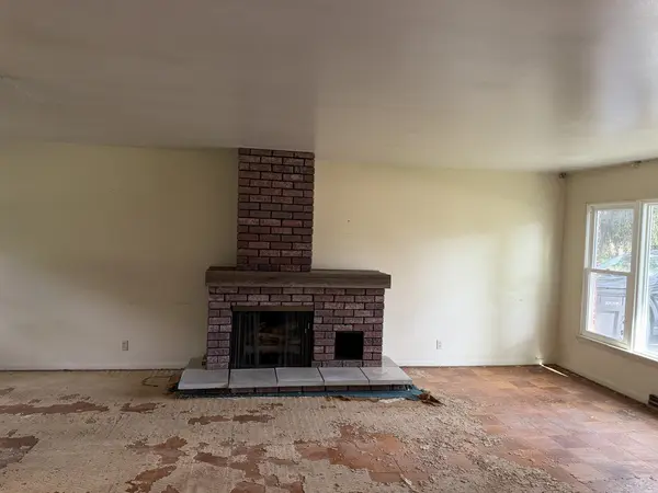 21 Scarsdale RD, Montgomery, IL 60538