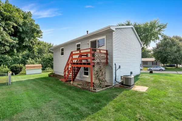 5731 N Howell ST, Davenport, IA 52806