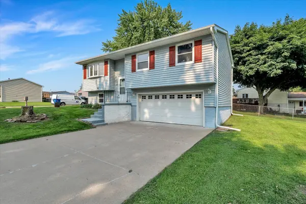 5731 N Howell ST, Davenport, IA 52806