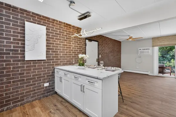 124 E Bailey RD #E, Naperville, IL 60565