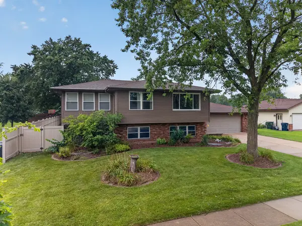 103 Deerpath DR, Minooka, IL 60447