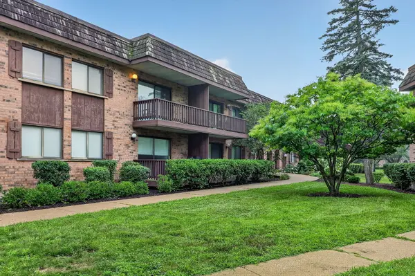 8000 Woodglen LN #110, Downers Grove, IL 60516