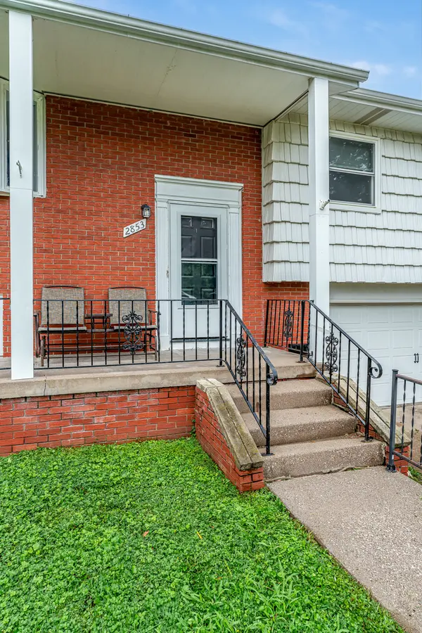 2853 Forest RD, Davenport, IA 52803