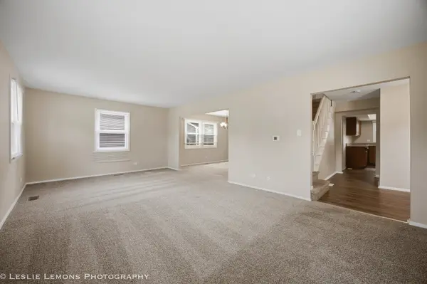651 WOODHOLLOW LN, Buffalo Grove, IL 60089