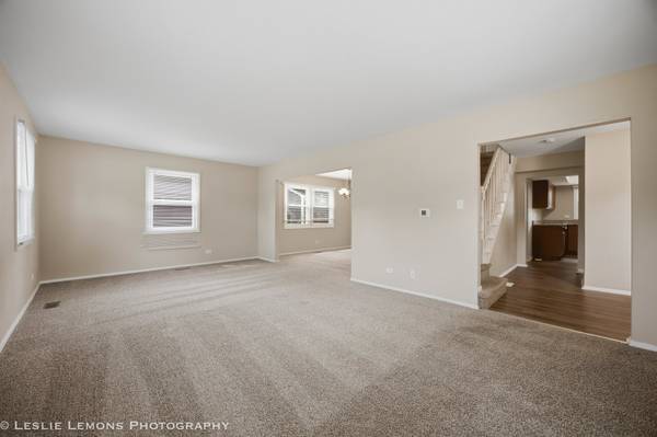 651 WOODHOLLOW LN, Buffalo Grove, IL 60089