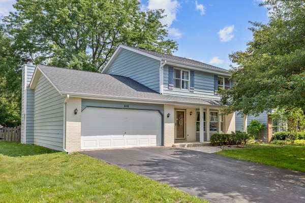 616 Blue Spruce LN, Mundelein, IL 60060