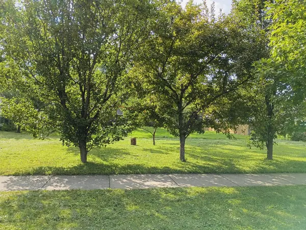 290 Woodbridge RD, Des Plaines, IL 60016