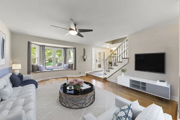 1608 Lois Ann LN, Naperville, IL 60563