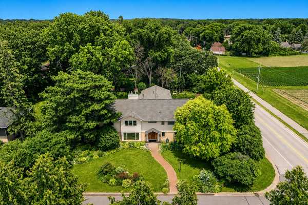14 Mid Oaks RD, Roseville, MN 55113