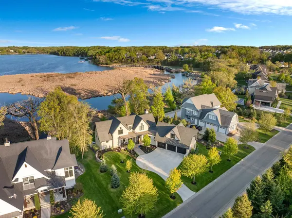 3752 Woodland Cove Pkwy, Minnetrista, MN 55331