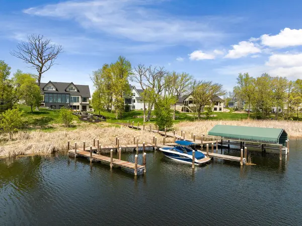 3752 Woodland Cove Pkwy, Minnetrista, MN 55331