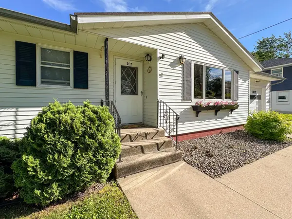307 Hilltop DR, Goodhue, MN 55027